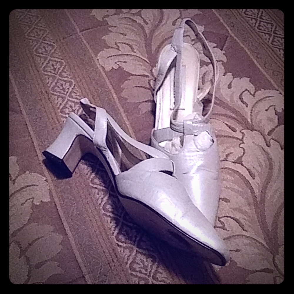 Grey low heel casual shoe